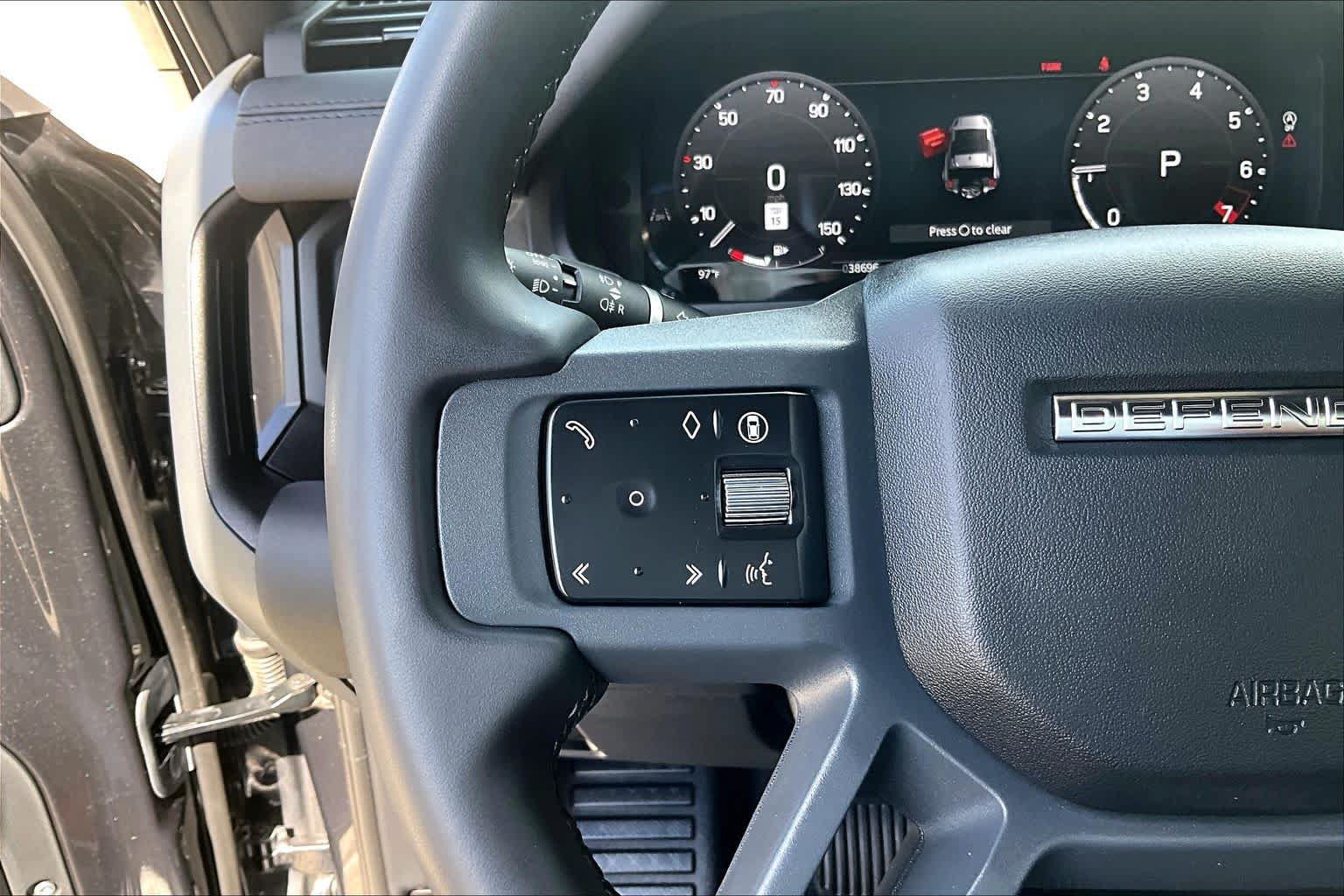 Used 2024 Land Rover Defender 90 X-Dynamic SE AWD/4WD image 18