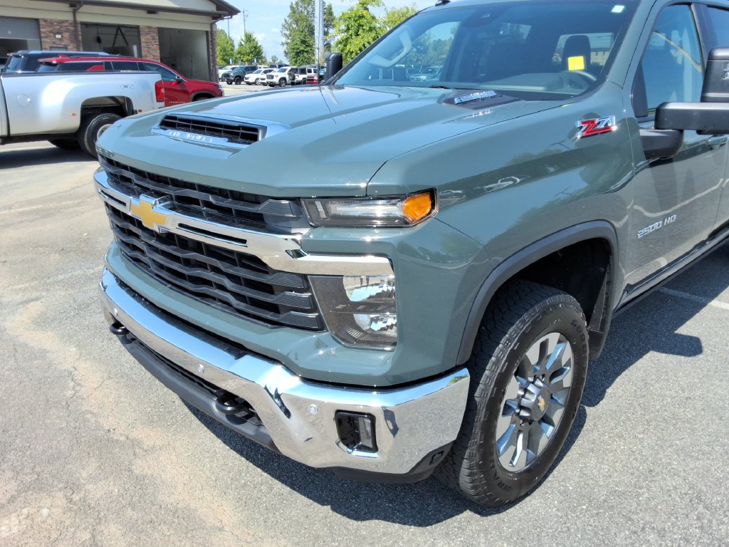 Certified 2025 Chevrolet Silverado 2500 LT w/ All Star Edition AWD/4WD image 9