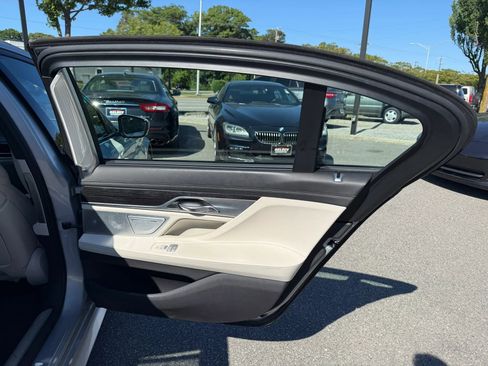 Used 2017 BMW 740i xDrive AWD/4WD image 22