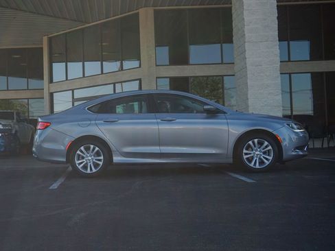 Used 2016 Chrysler 200 Limited FWD image 2