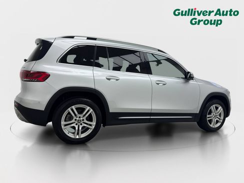 Used 2020 Mercedes-Benz GLB 250 4MATIC w/ Parking Assistance Package image 9
