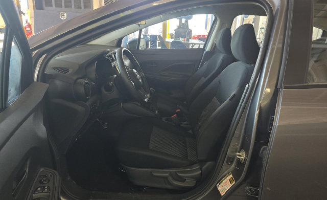 Used 2024 Nissan Versa S FWD image 5