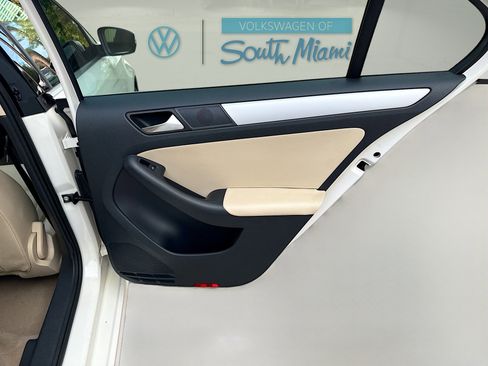Used 2011 Volkswagen Jetta SEL image 30