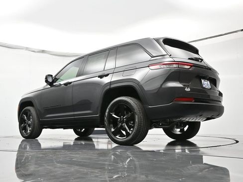 New 2025 Jeep Grand Cherokee Limited image 38