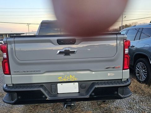 Used 2024 Chevrolet Silverado 1500 ZR2 w/ Technology Package image 6