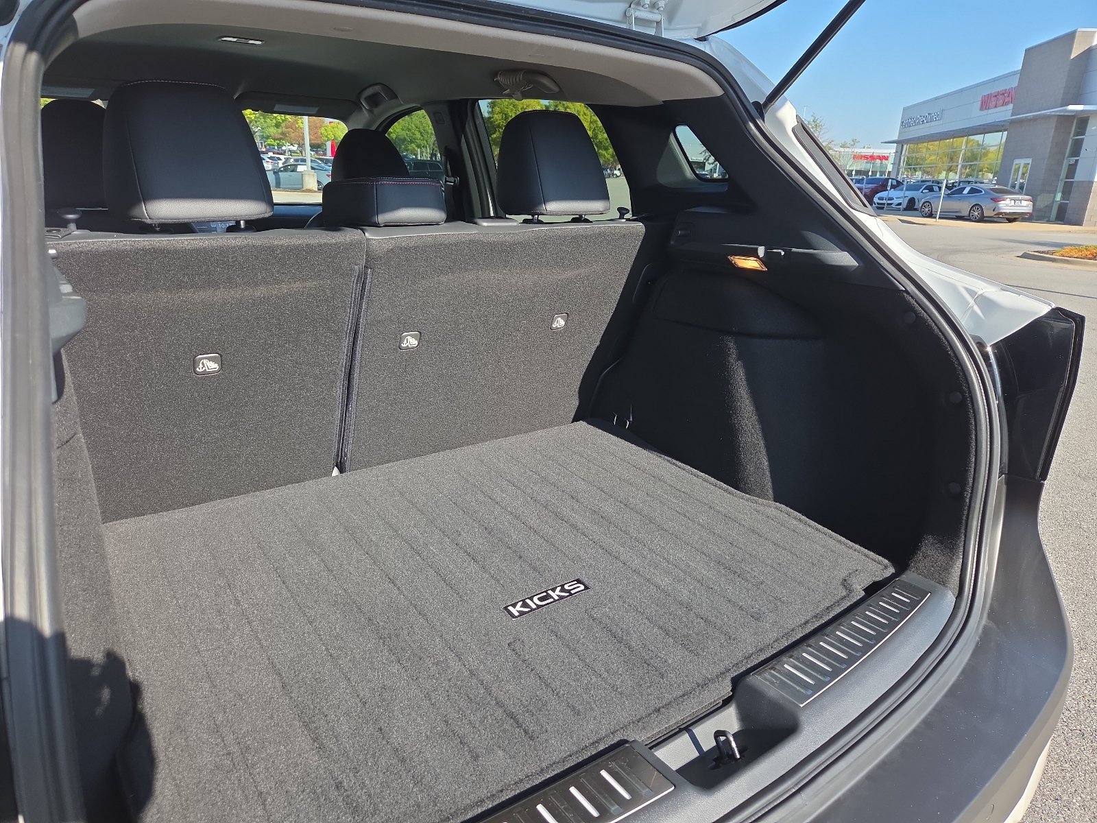 Used 2025 Nissan Kicks SR w/ Illumination Package AWD/4WD image 9