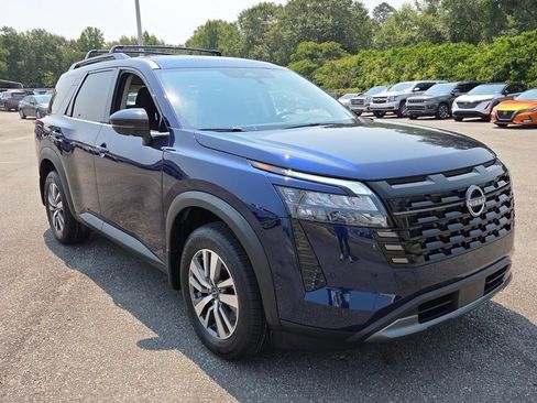 New 2026 Nissan Pathfinder SL w/ Cargo Package FWD image 16