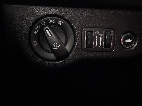 Used 2019 Dodge Challenger SXT w/ Blacktop Package image 15