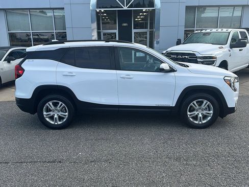 Used 2023 GMC Terrain SLE w/ Driver Convenience Package image 3