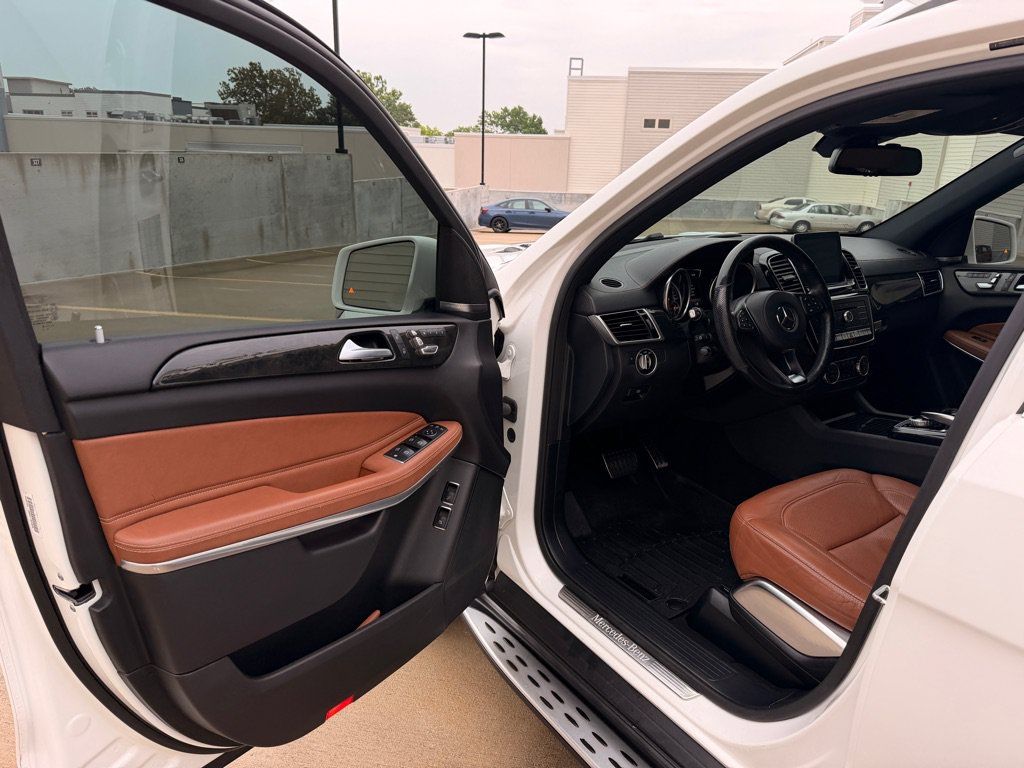 Used 2017 Mercedes-Benz GLS 550 4MATIC image 9