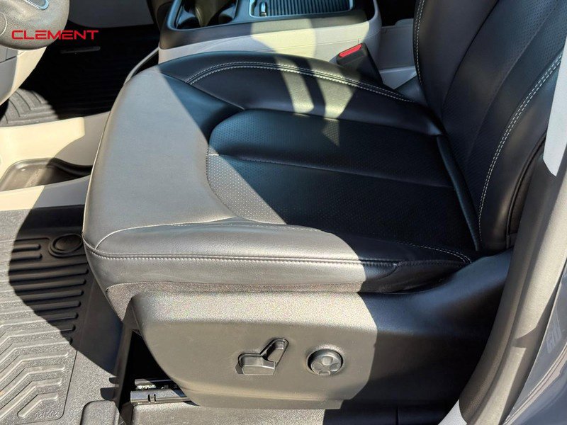Used 2023 Chrysler Pacifica Touring-L FWD image 22