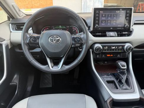 Used 2019 Toyota RAV4 Limited FWD image 28