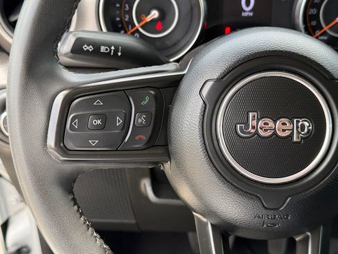 Used 2023 Jeep Gladiator Sport AWD/4WD image 14
