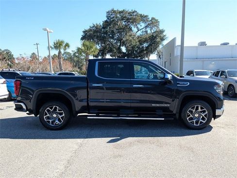 Used 2022 GMC Sierra 1500 SLT w/ SLT Premium Package image 4