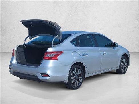 Used 2019 Nissan Sentra SV w/ Special Edition Package FWD image 4