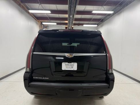 Used 2017 Cadillac Escalade Platinum image 5