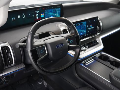 Used 2025 Ford Expedition Platinum AWD/4WD image 24