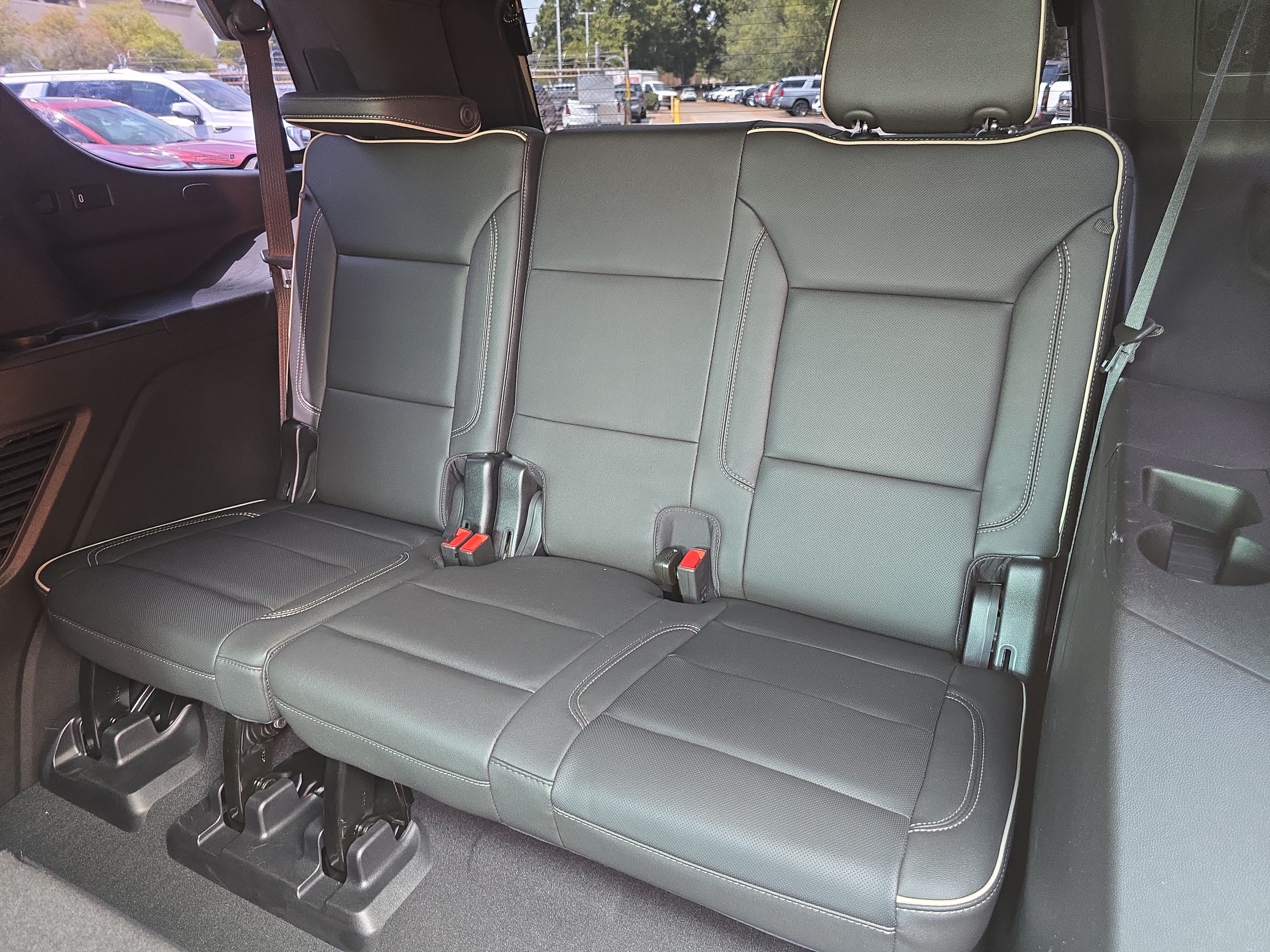 Used 2023 GMC Yukon SLT AWD/4WD image 14