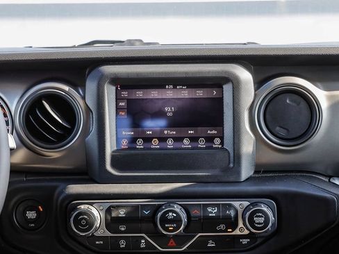 Used 2023 Jeep Gladiator Sport AWD/4WD image 17