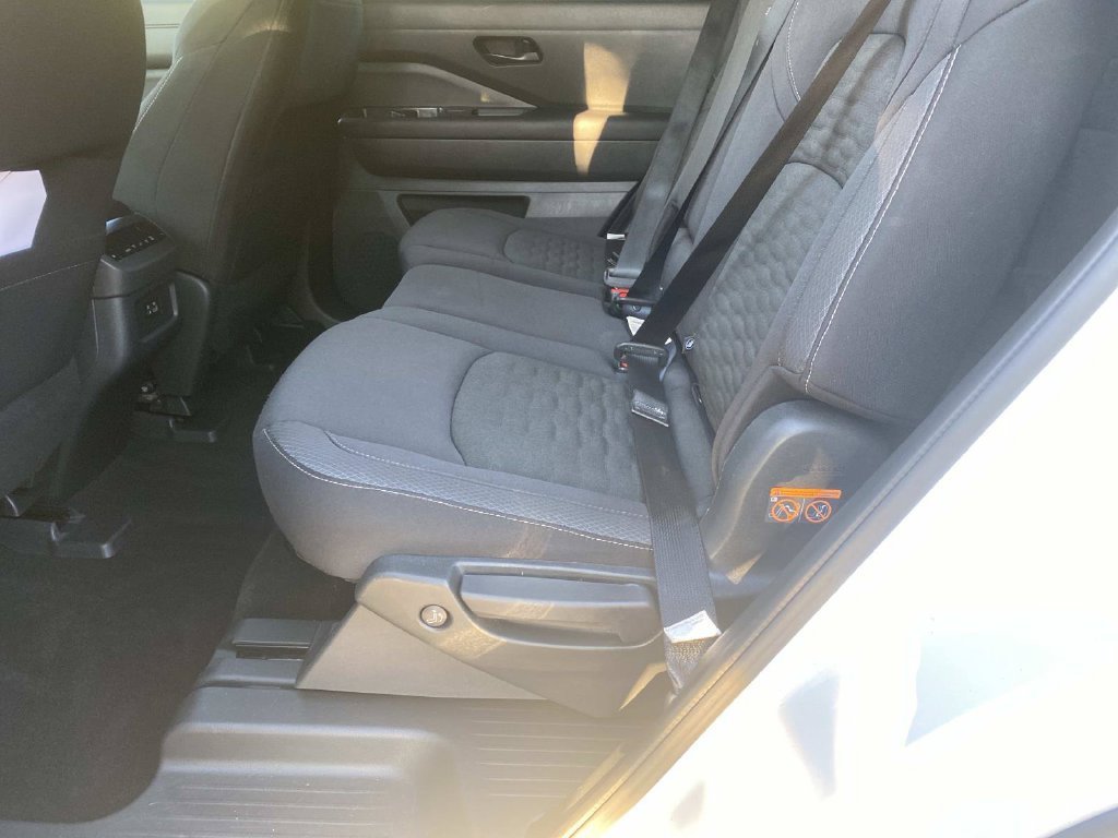 Used 2025 Nissan Pathfinder SV AWD/4WD image 15