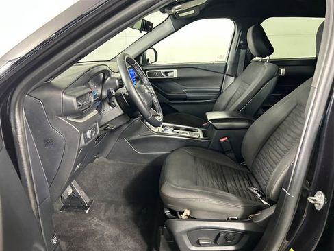Used 2020 Ford Explorer XLT w/ Comfort Package image 12