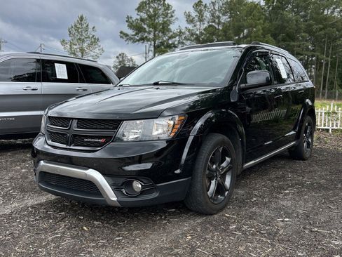 Used 2020 Dodge Journey Crossroad FWD image 1