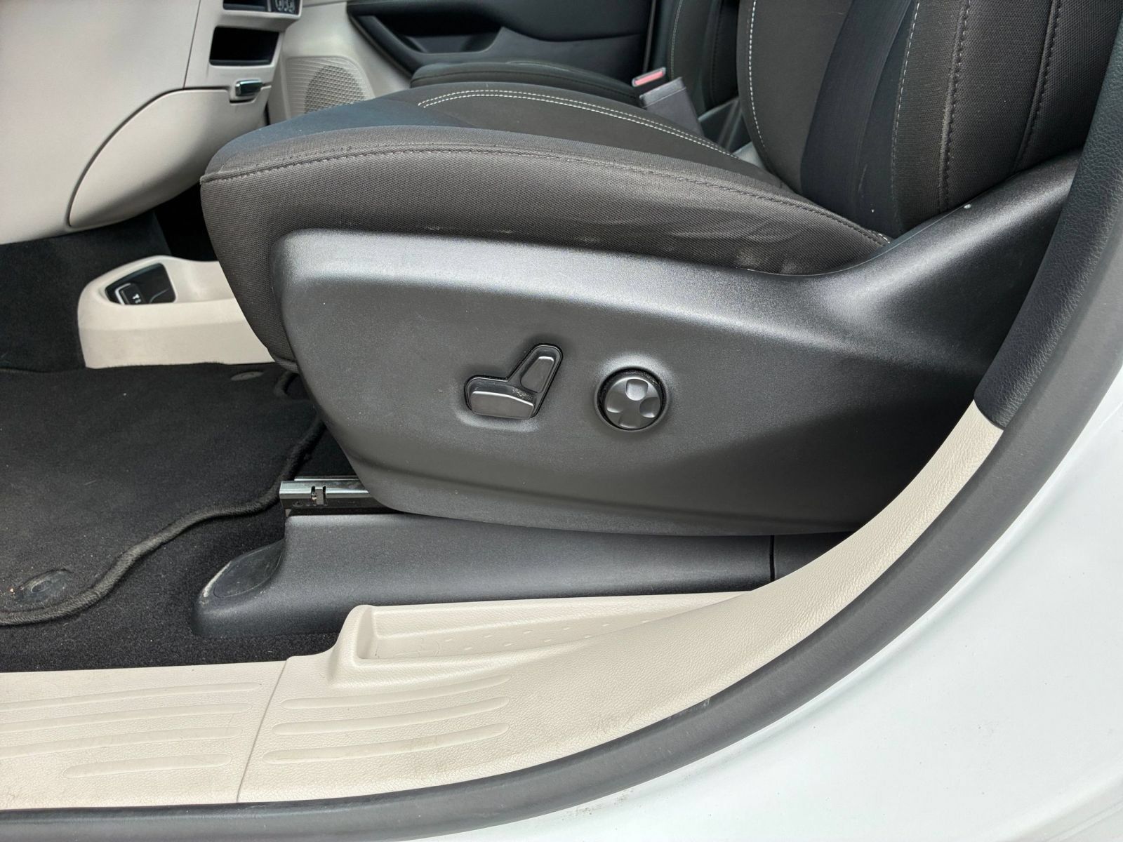 Used 2024 Chrysler Voyager LX FWD image 21