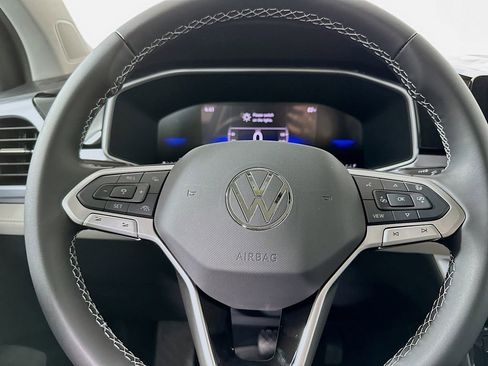 Used 2025 Volkswagen Taos SE FWD image 19