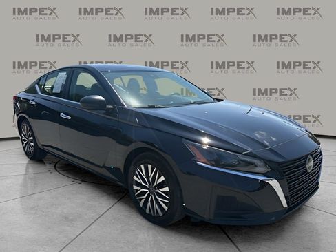 Used 2024 Nissan Altima 2.5 SV FWD image 7