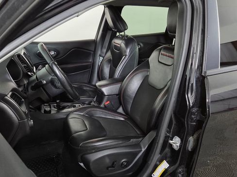 Used 2020 Jeep Cherokee Trailhawk AWD/4WD image 19