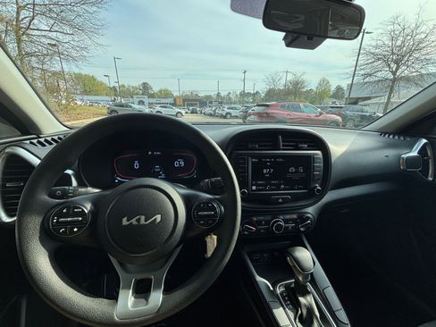 Used 2025 Kia Soul LX w/ LX Technology Package image 33