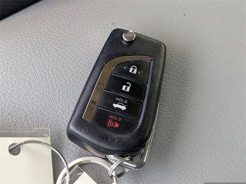 Used 2022 Toyota Camry LE image 27