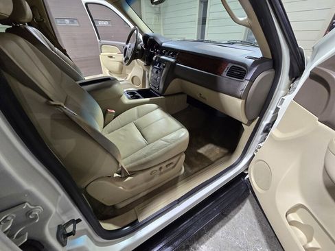 Used 2010 GMC Yukon SLT w/ SLT Chrome Package image 29