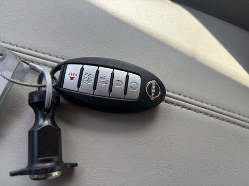 Used 2025 Nissan Altima 2.5 SV FWD image 21