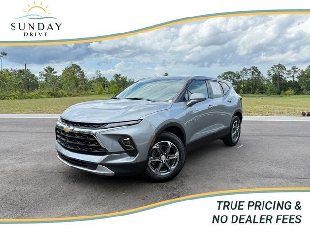 Used 2025 Chevrolet Blazer LT AWD/4WD image 1