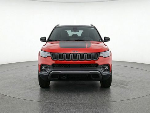 Used 2025 Jeep Compass Trailhawk AWD/4WD image 2