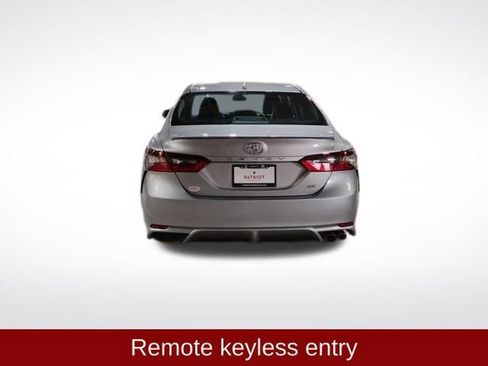 Used 2024 Toyota Camry SE image 4
