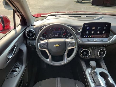 Used 2025 Chevrolet Blazer LT AWD/4WD image 12