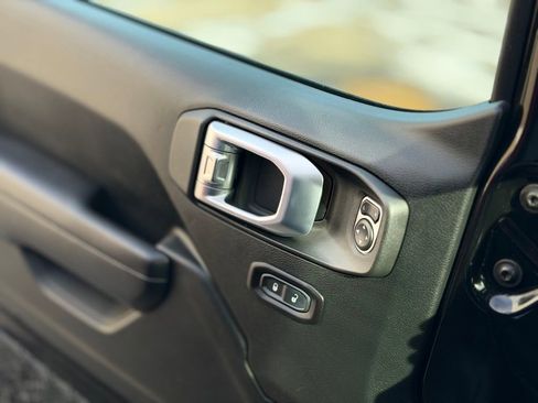 Used 2019 Jeep Wrangler Unlimited Sport S image 19