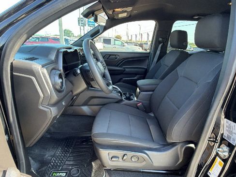Certified 2023 Chevrolet Colorado Trail Boss w/ Technology Package AWD/4WD image 11