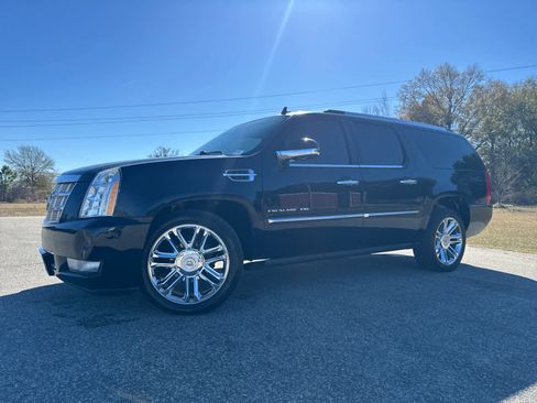 Used 2014 Cadillac Escalade ESV Platinum image 3