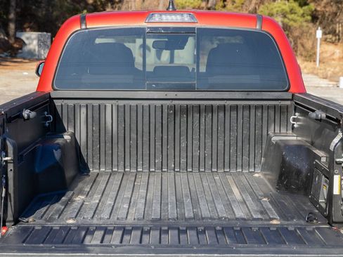 Used 2022 Toyota Tacoma TRD Off-Road image 39