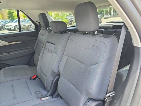 Used 2025 Ford Explorer Active AWD/4WD image 14