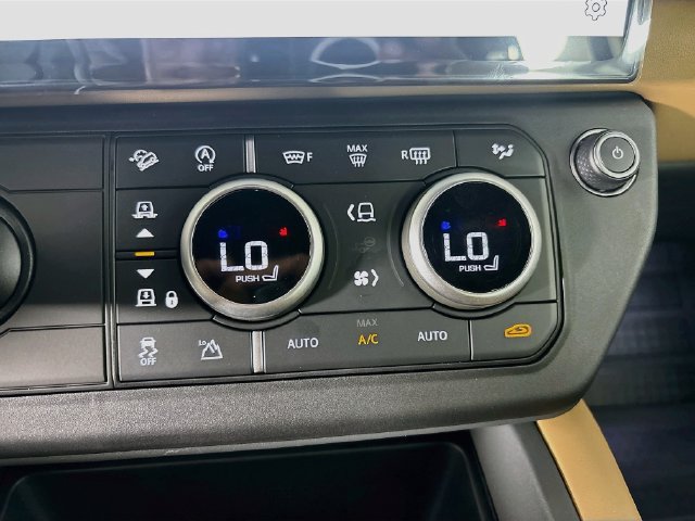 New 2026 Land Rover Defender 110 X-Dynamic SE AWD/4WD image 17