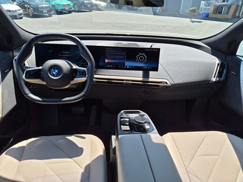 Used 2024 BMW iX xDrive50 w/ Premium Package AWD/4WD image 18