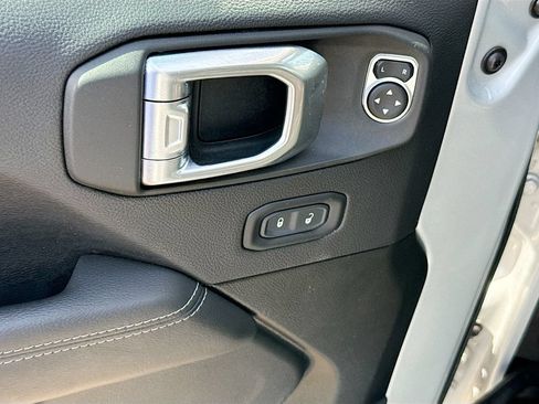 Used 2023 Jeep Wrangler Unlimited Sahara AWD/4WD image 19