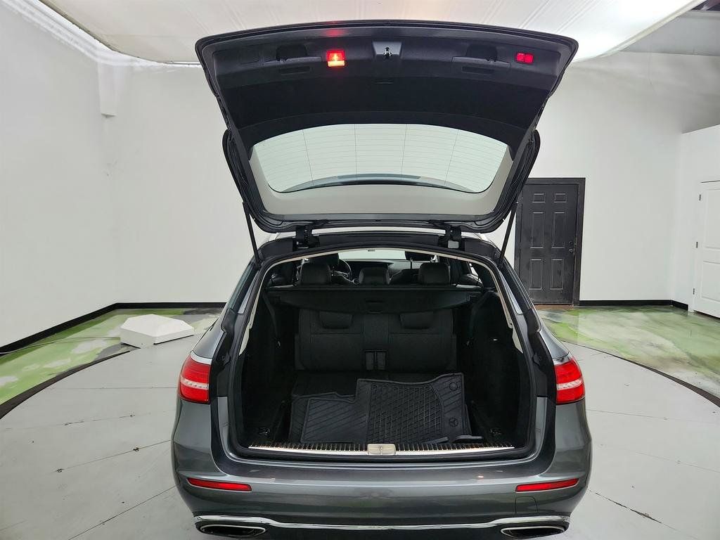 Used 2018 Mercedes-Benz E 400 4MATIC Wagon image 31