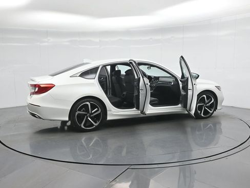 Used 2019 Honda Accord Sport image 4