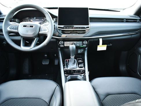 New 2026 Jeep Compass Latitude image 10