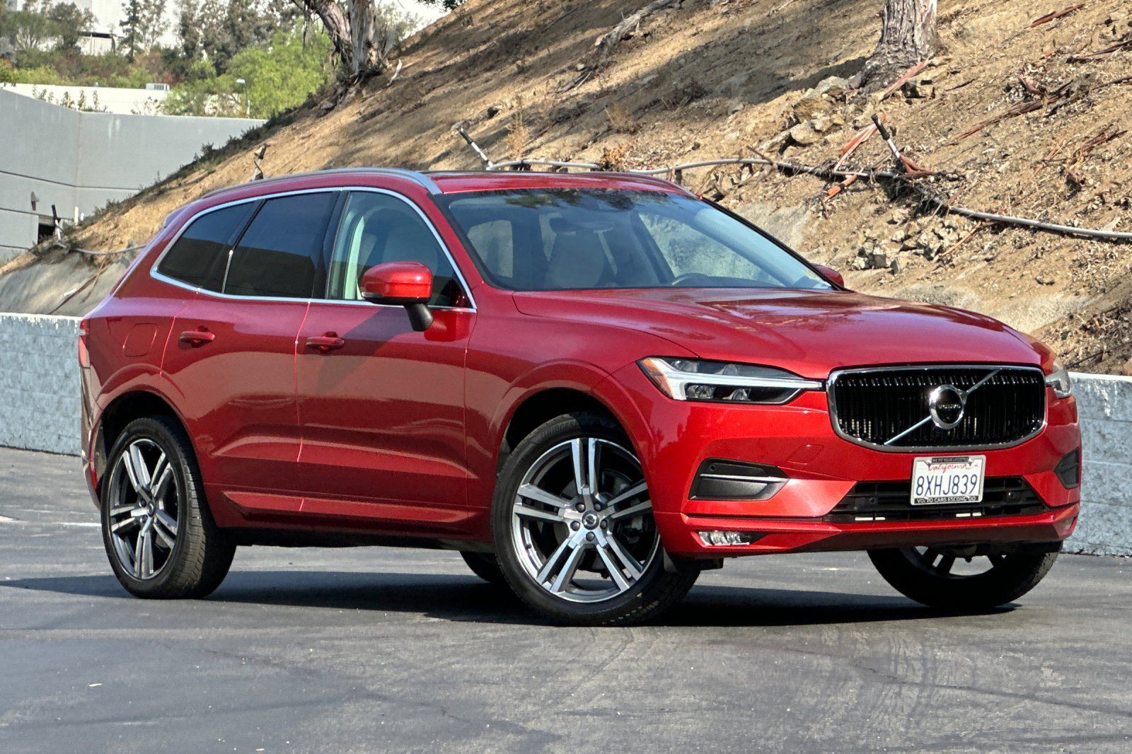 Used 2021 Volvo XC60 T5 Momentum w/ Premium Package FWD image 2